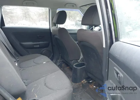 2011 Kia Soul z USA, uszkodzony, nr VIN KNDJT2A18B7734040